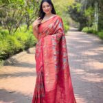 Women's Luxurious Pista Green & Pink Art Silk Saree with Intricate Leaf Weave & Broad Zari Border – Ideal for Festive & Wedding Occasions 4 photo 6120815953353754621 y Divohum